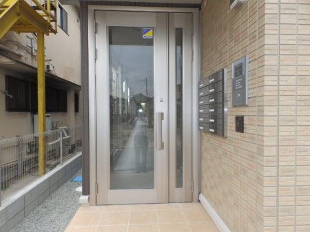 エントランス　ゆとりのあるエントランスです