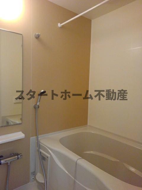 バス・シャワールーム　コンパクトで使いやすいお風呂です