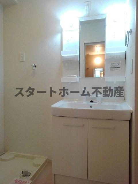 洗面設備　コンパクトで使いやすい洗面所