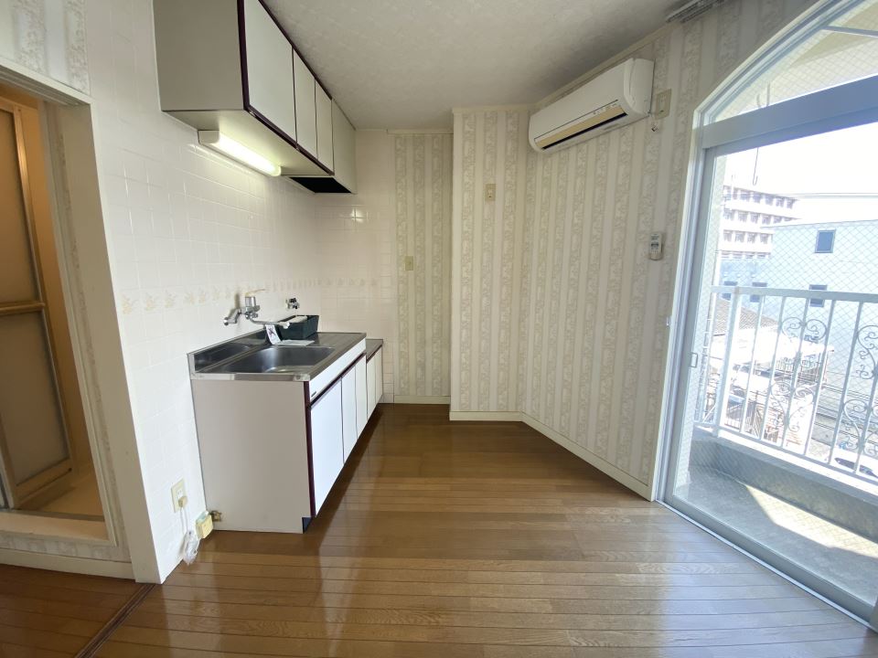 その他　エアコン付き