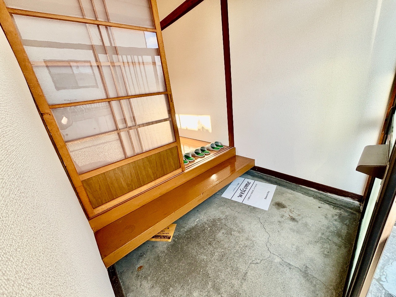 玄関　玄関部分・明るい玄関です♪