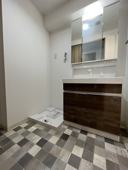 洗面設備　※掲載写真は同マンション別部屋参考写真となります。