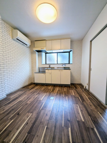 居室・リビング　南向きで明るいリビング