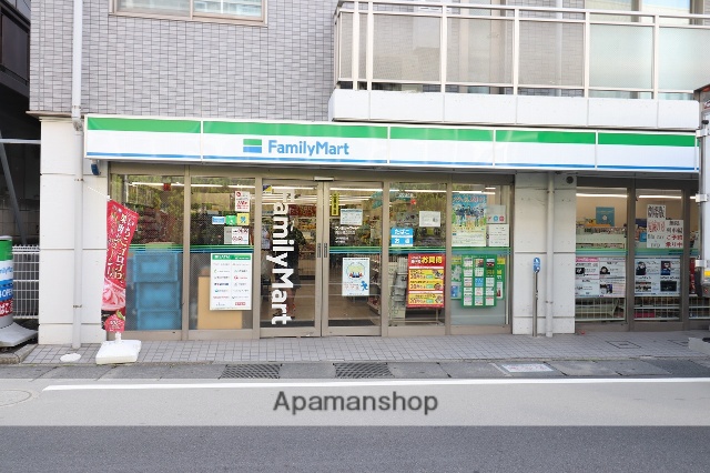 コンビニ　ファミリーマート（コンビニ）まで208m