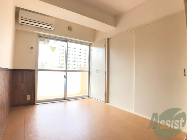 その他部屋・スペース　４．５帖の洋室です。日差しがあり明るい印象でした。