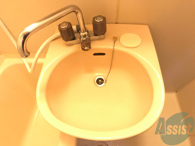 洗面設備　洗面台はこちら。手や顔を洗ったりできますよ。