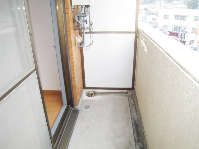 バルコニー　同物件別号室の写真です。