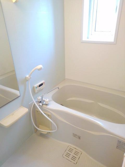 バス・シャワールーム　窓があり換気しやすいです♪