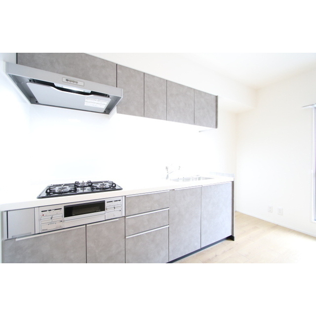 キッチン　三口ガスコンロのシステムキッチン