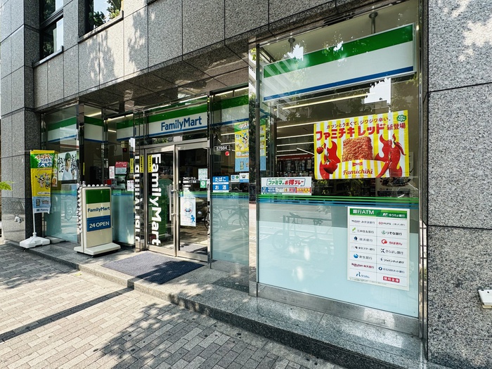 コンビニ　ファミリーマート 西麻布３丁目店（コンビニ）まで239m