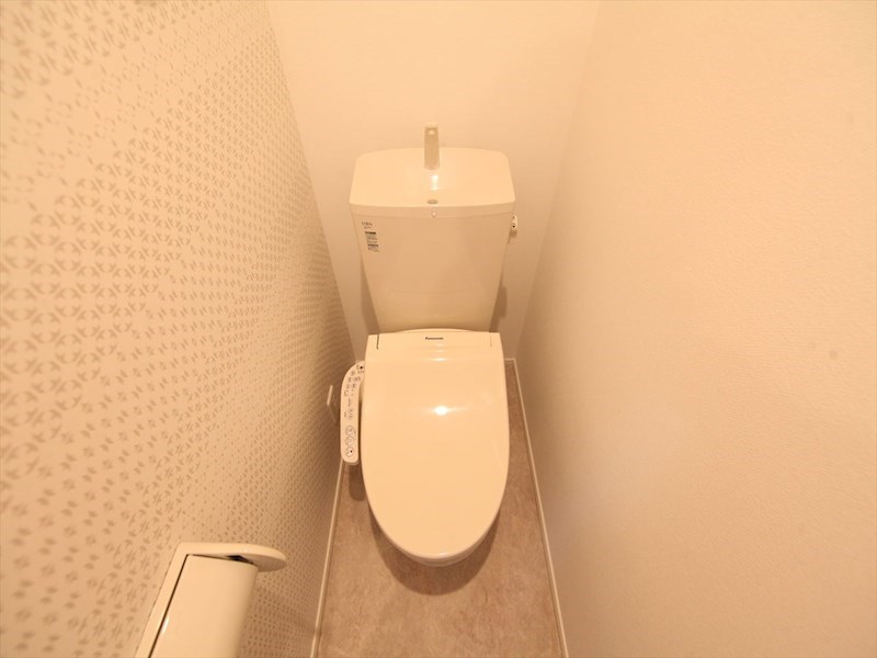 トイレ　温水洗浄暖房便座付トイレ