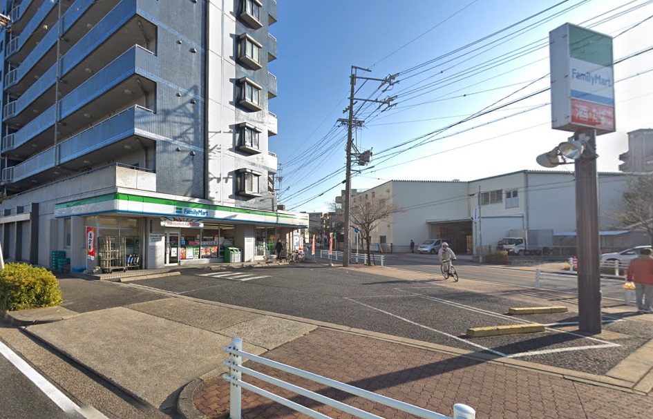 コンビニ　ファミリーマート 今池３丁目店 (コンビニ)（コンビニ）まで189m