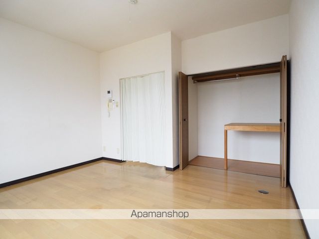 アベニュー山見の居間写真