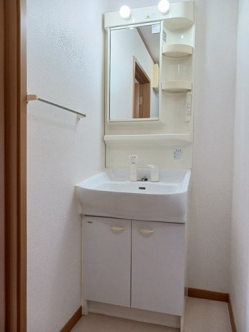 洗面設備　コンパクトで使いやすい洗面所