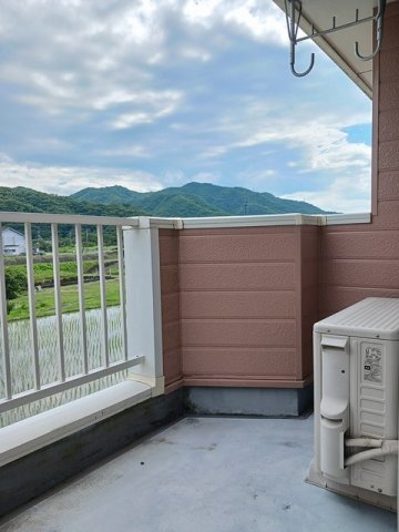 バルコニー　お洗濯にも便利なバルコニー付き