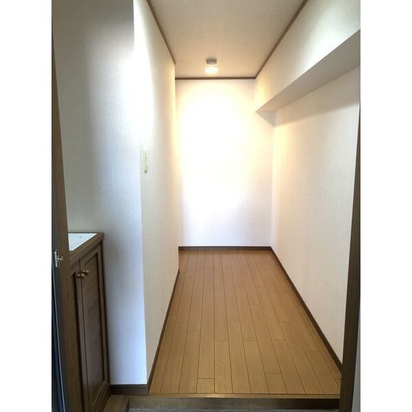 玄関　広々とした玄関が心地よいですね♪