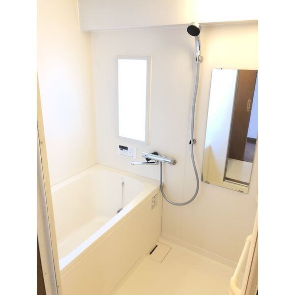 バス・シャワールーム　清潔感のある綺麗なバスルームです♪