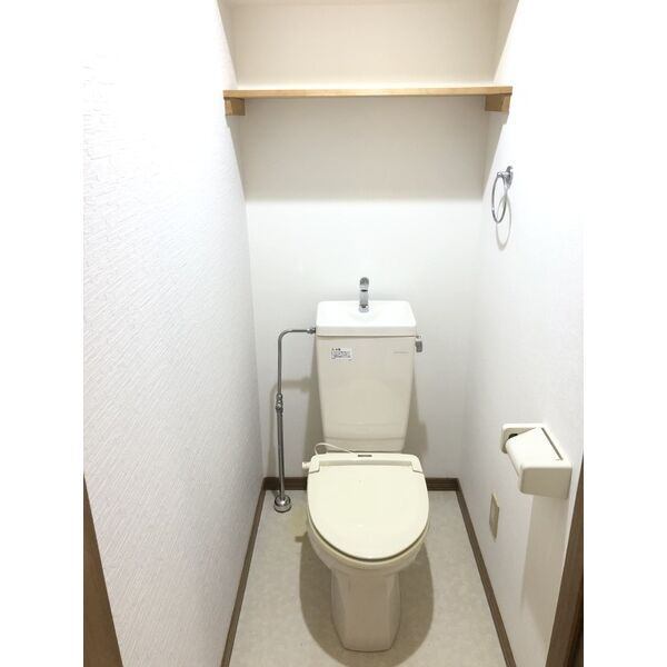 トイレ　白を基調とした綺麗なトイレです♪