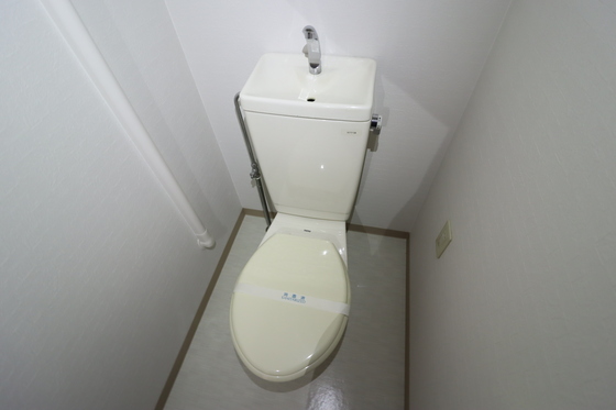 トイレ　※別号室の写真です。