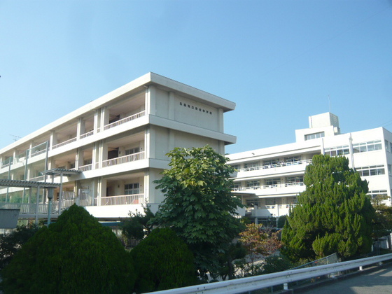 中学校　広島市立安佐中学校（中学校）まで1301m