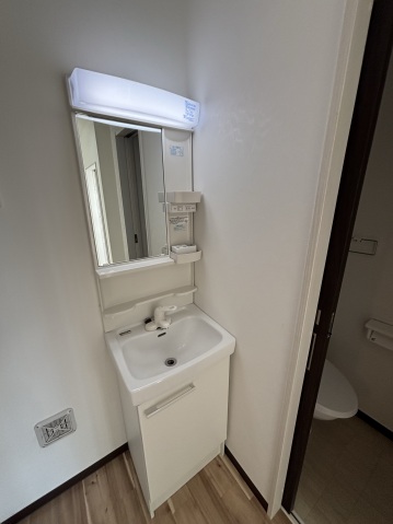 洗面設備　写真は別室のものとなります。