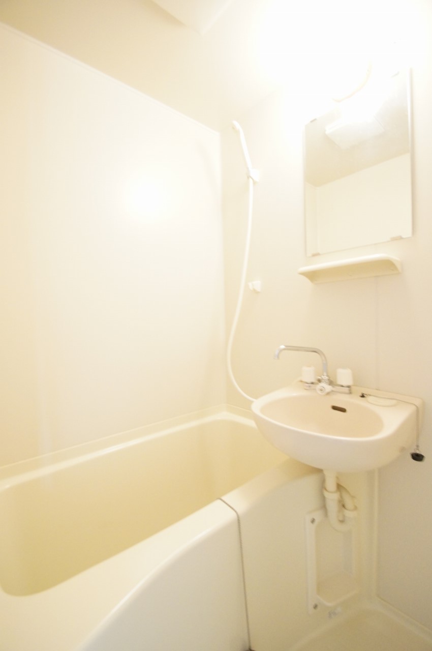 バス・シャワールーム　もちろんバストイレ別