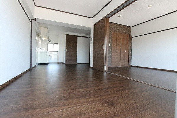 居室・リビング　※現況を優先します。