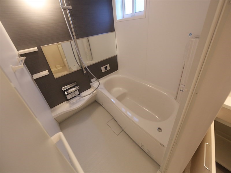 バス・シャワールーム　浴室暖房乾燥機付　追い焚き・オートバス機能付一坪風呂