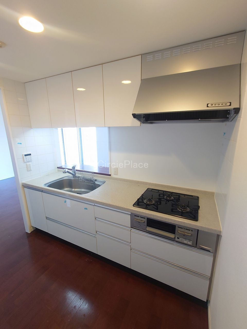 キッチン　３口ガスシステムキッチン