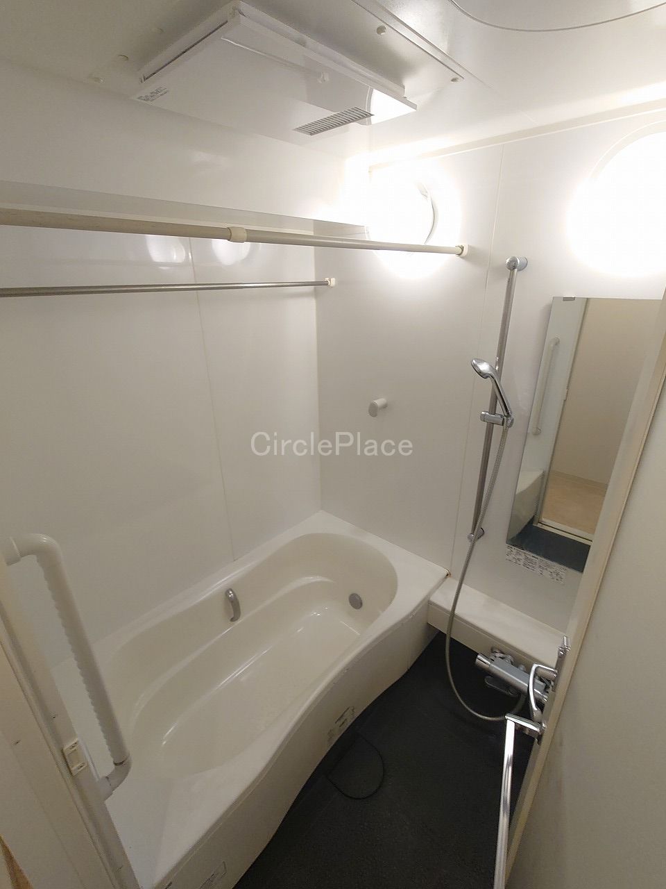 バス・シャワールーム　クリーニング前