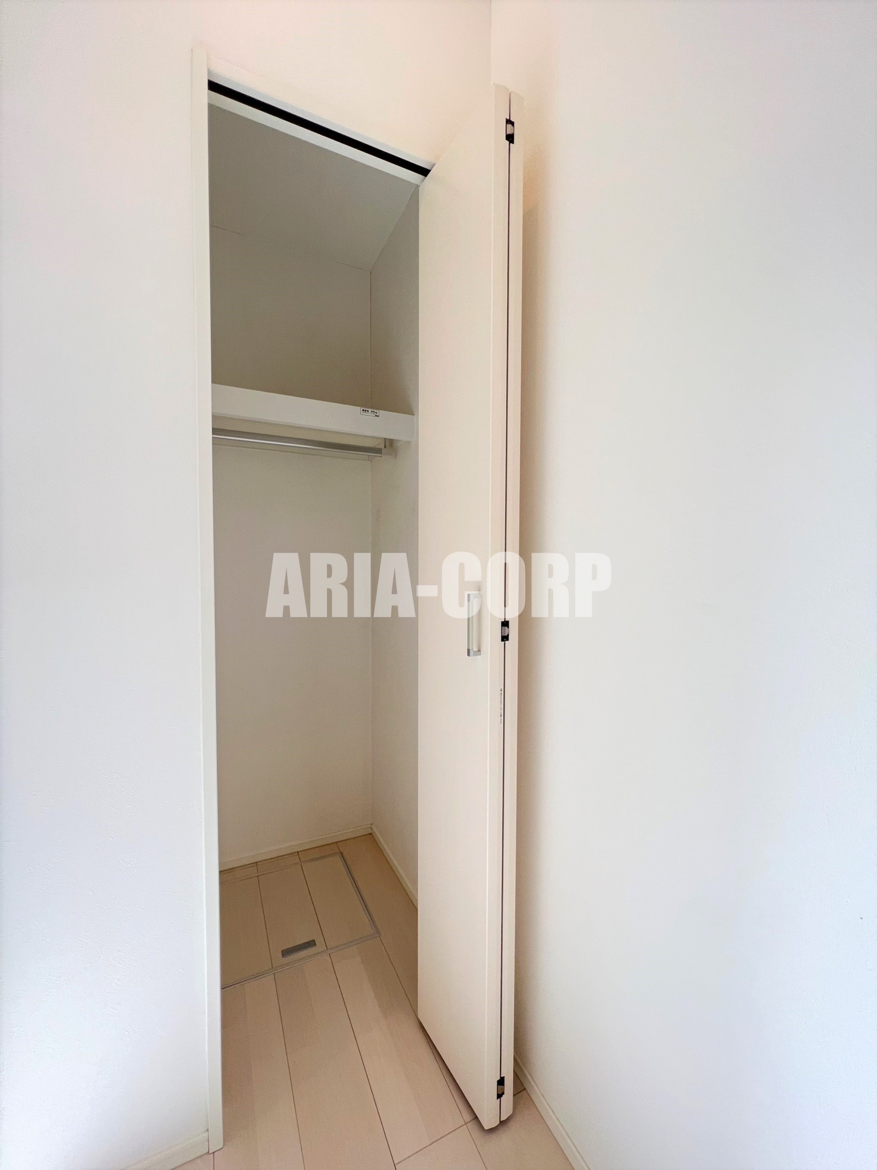 収納　奥行き幅ともに文句なしのウォークインクローゼット♪