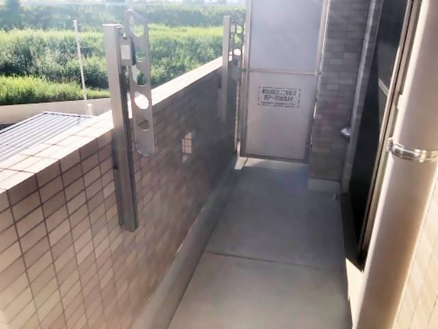 バルコニー　横幅があり洗濯物が沢山干せます