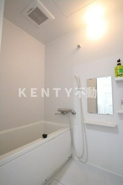 バス・シャワールーム　コンパクトで使いやすいお風呂です