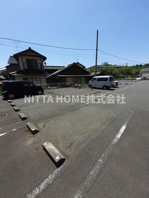 駐車場　敷地内に駐車場も完備(^^♪