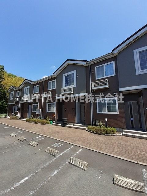 建物外観　清潔感のあるエントランスです★