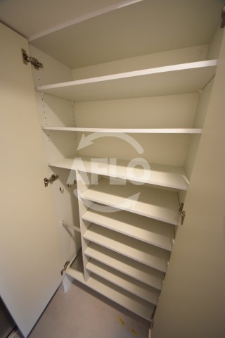 収納　エスプレイス大阪城サウスコンフォート　シューズボックス