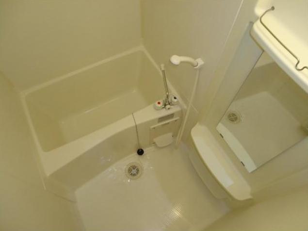 バス・シャワールーム　シャワー