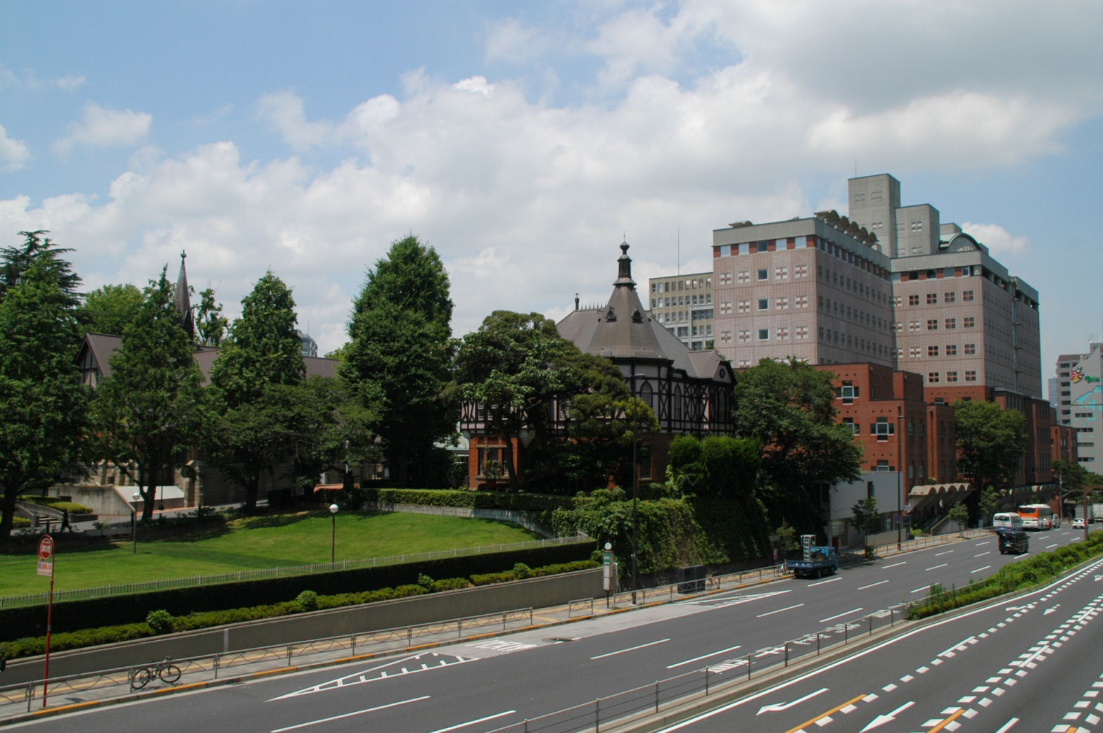 大学・短大　明治学院大学 白金キャンパス（大学・短大）まで2038m
