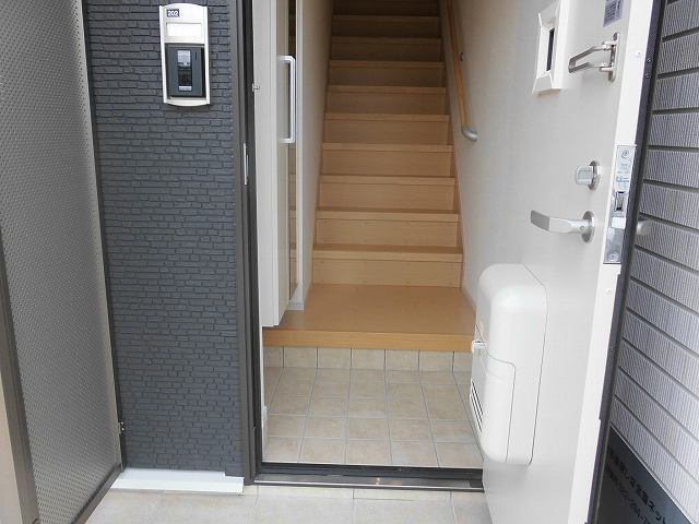 玄関　同物件別号室の写真