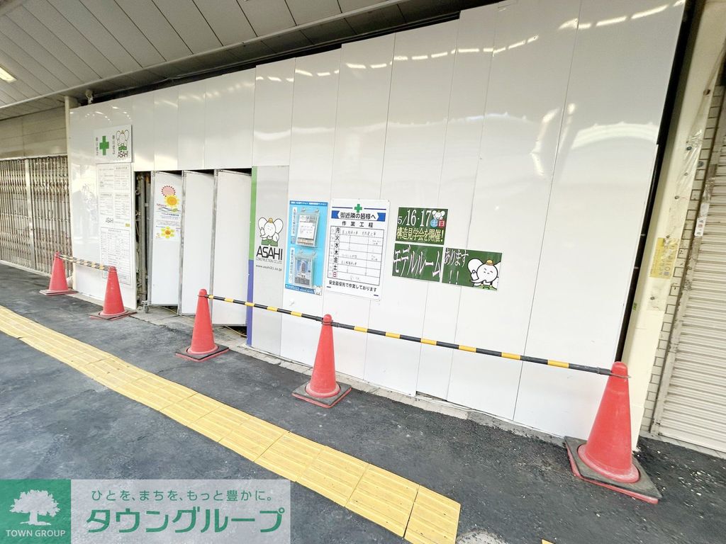 ロビー　駐車場