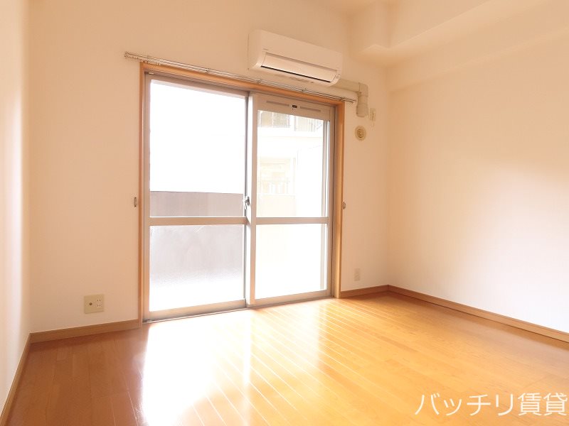 居室・リビング　同マンション別号室の画像。現況を優先いたします。