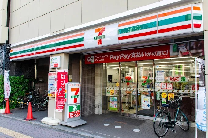 コンビニ　セブンイレブン文京千石駅前店（コンビニ）まで156m