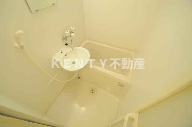 バス・シャワールーム　コンパクトで使いやすいお風呂です