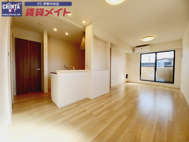 居室・リビング　同型参考写真です