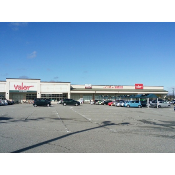 スーパー　バロー高岡木津店（スーパー）まで448m