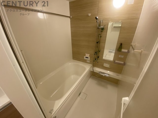 バス・シャワールーム　浴室乾燥機・追い炊き機能付きで便利です☆