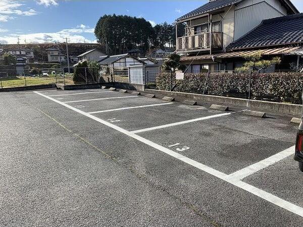 駐車場　駐車場