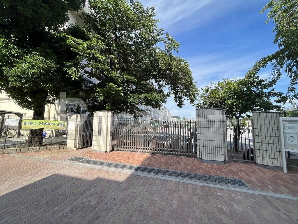 中学校　板橋区立西台中学校（中学校）まで2000m