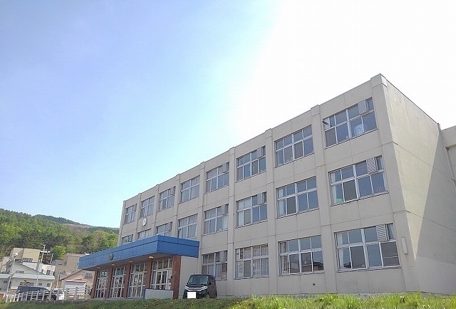 その他　朝里中学校（その他）まで380m