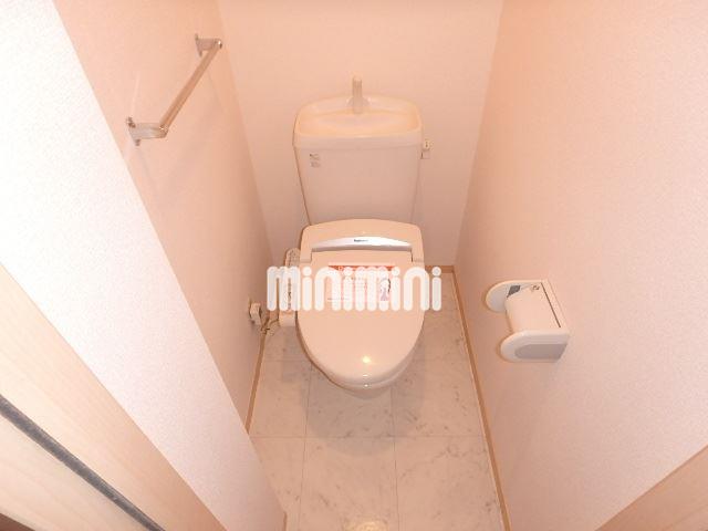 トイレ　快適なウォシュレット付きトイレです。